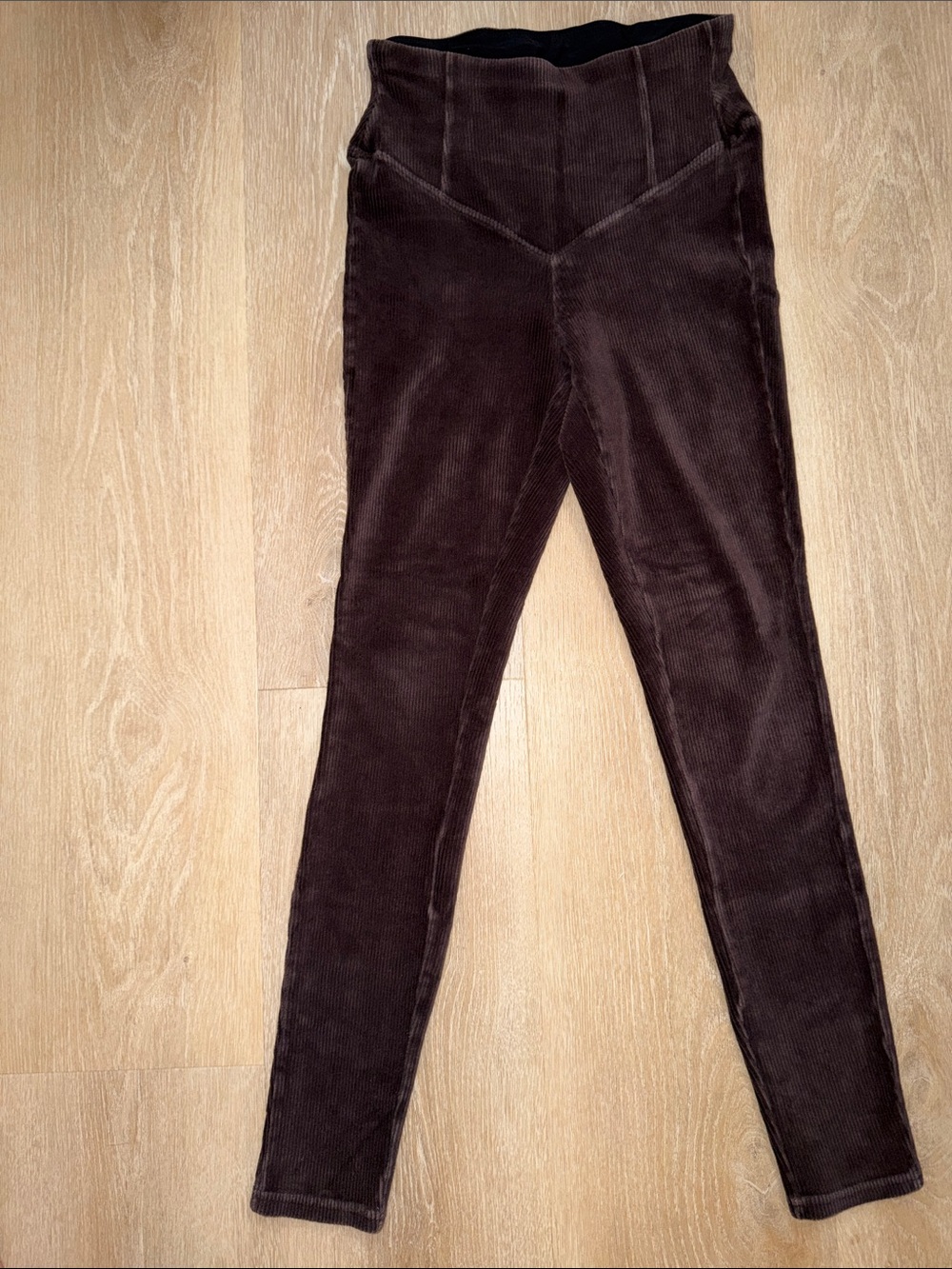 Hue High-Waist Corduroy Leggings in Dark Brown